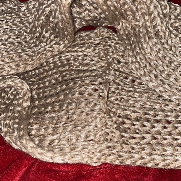 Calvin Klein gold ribbed knit scarf - Picture 12 of 17